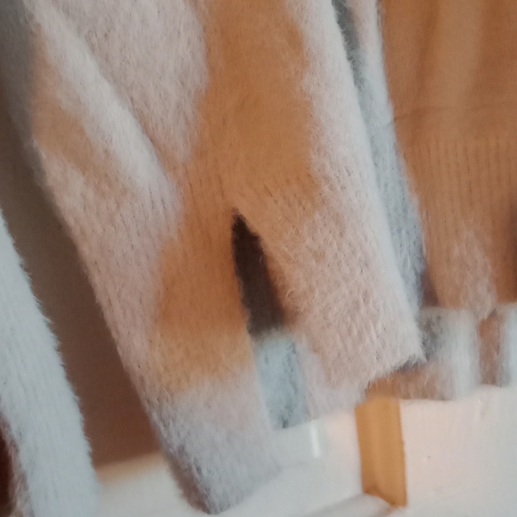 Sweater - Picture 3 of 4